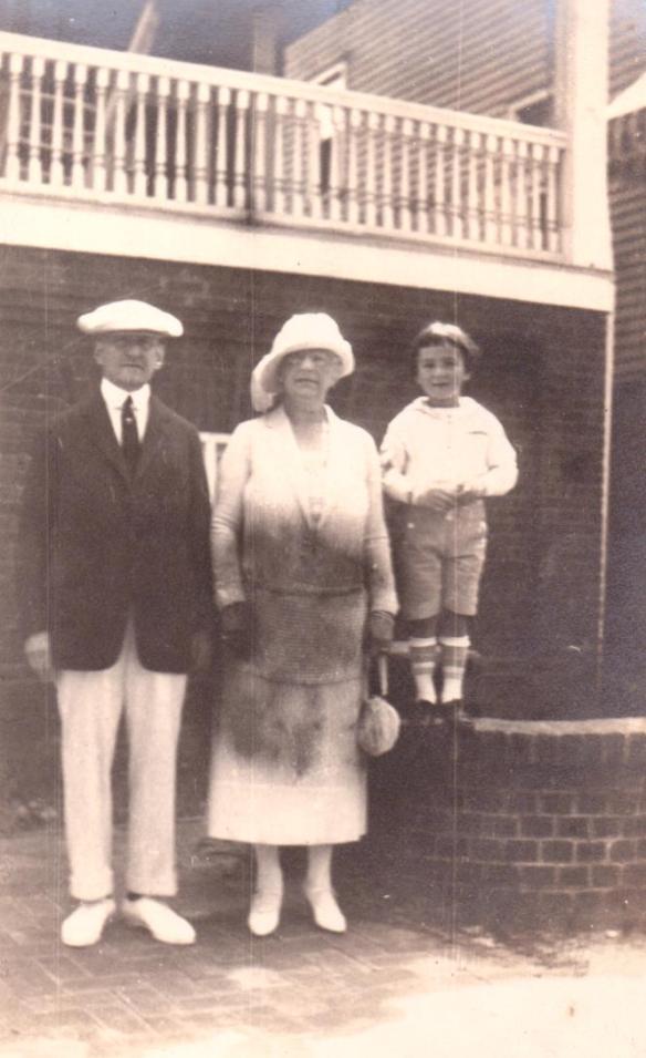Eva Seligman Cohen with unknown man and boy