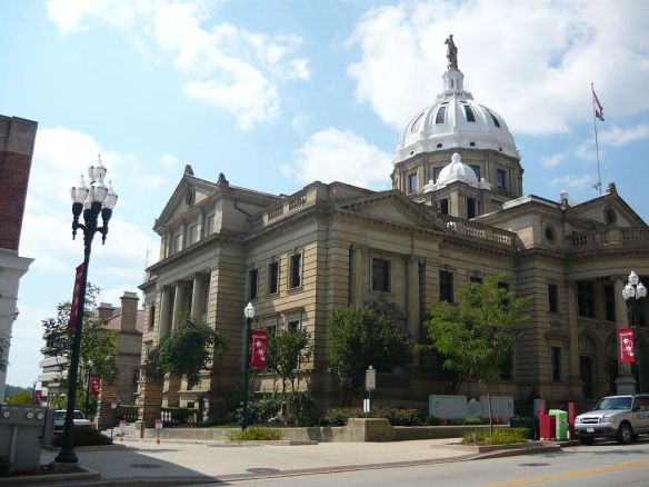 Washginton County Courthouse By Canadian2006 (Own work) [CC BY-SA 3.0 (http://creativecommons.org/licenses/by-sa/3.0) or GFDL (http://www.gnu.org/copyleft/fdl.html)], via Wikimedia Commons