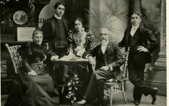 Helen, Lionel, Hilda, Henry, and Meyer Schoenthal 1897 http://www.jewishfamilieshistory.org/document/schoenthal-golden-wedding/?post_id=2664