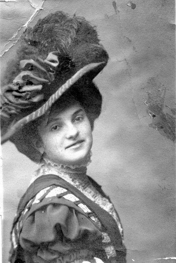 Hettie Schoenthal, 1906 Courtesy of her family