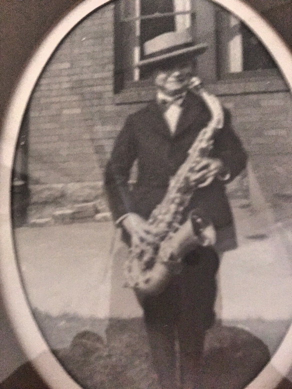 Gerald Oestreicher playing saxophone 