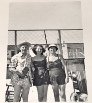 Julius, Evelyn, and Ida (Hecht) Goldfarb